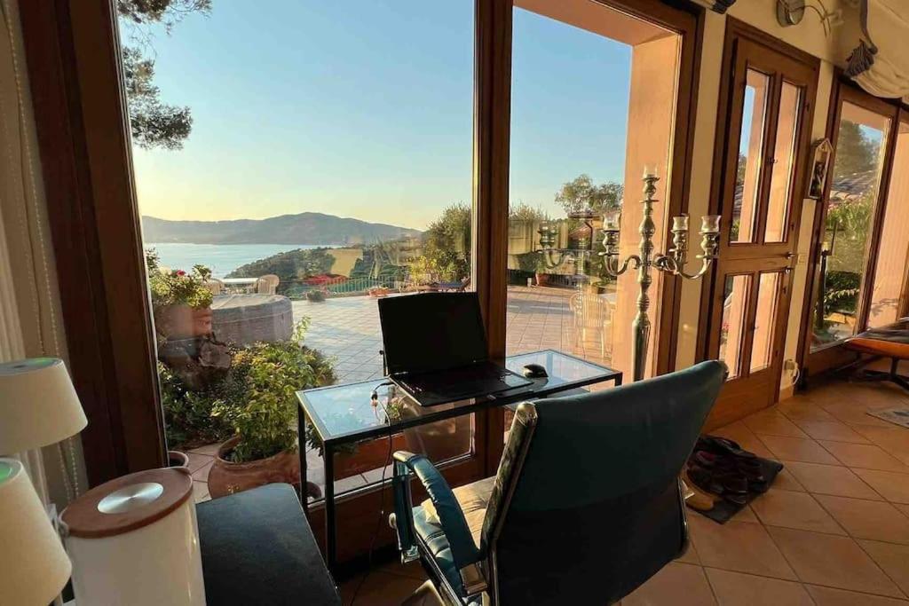 Villa Mit Whirlpool Und Phantastischer Aussicht Capoliveri  Eksteriør bilde